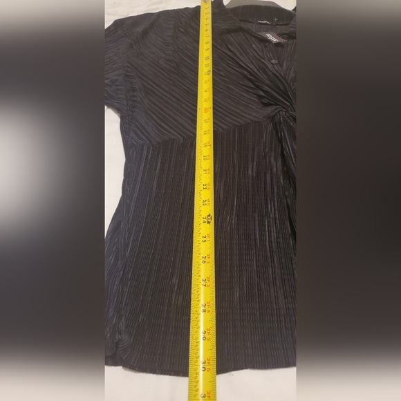 NWT Boohoo Plus Plisse Twisted Shirt. Size 24 - Picture 11 of 11